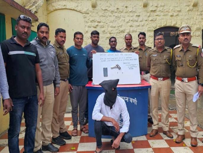 Shooting in the air at a birthday party, Field incident on Vani's Bhandewada route | वाढदिवसाच्या पार्टीत हवेत गोळीबार, पोलिसांनी पाठलाग करून आरोपीच्या मुसक्या आवळल्या Shooting in the air at a birthday party, Field incident on Vani's Bhandewada route | वाढदिवसाच्या पार्टीत हवेत गोळीबार, पोलिसांनी पाठलाग करून आरोपीच्या मुसक्या आवळल्या