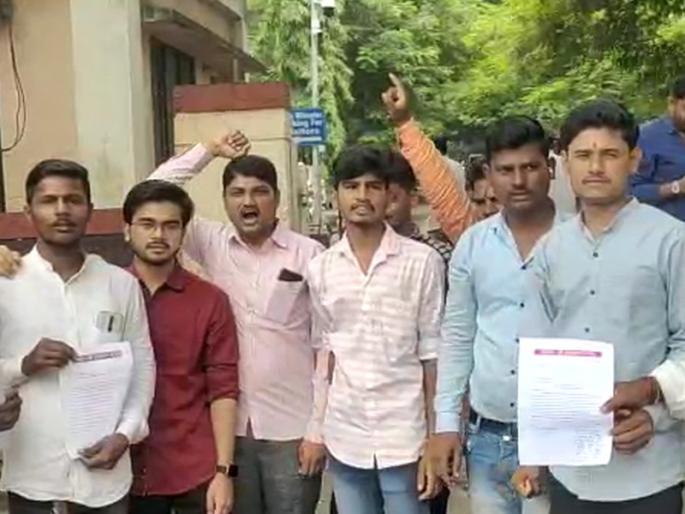 'No Reservation, No Vote Campaign' in Beed; Maratha community insists on reservation demand | बीडमध्ये 'नो आरक्षण, नो वोट मोहीम'; मराठा समाज आरक्षणाच्या मागणीसाठी तरुण आग्रही 'No Reservation, No Vote Campaign' in Beed; Maratha community insists on reservation demand | बीडमध्ये 'नो आरक्षण, नो वोट मोहीम'; मराठा समाज आरक्षणाच्या मागणीसाठी तरुण आग्रही
