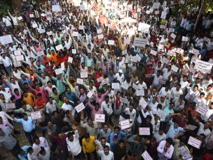 There is a provision in the law to give parallel power distribution rights to private companies. | ...म्हणून खासगी उद्योग समूहांना वीज वितरणात रस आहे; जाणून घ्या, यामागचं महत्वाचं कारण There is a provision in the law to give parallel power distribution rights to private companies. | ...म्हणून खासगी उद्योग समूहांना वीज वितरणात रस आहे; जाणून घ्या, यामागचं महत्वाचं कारण