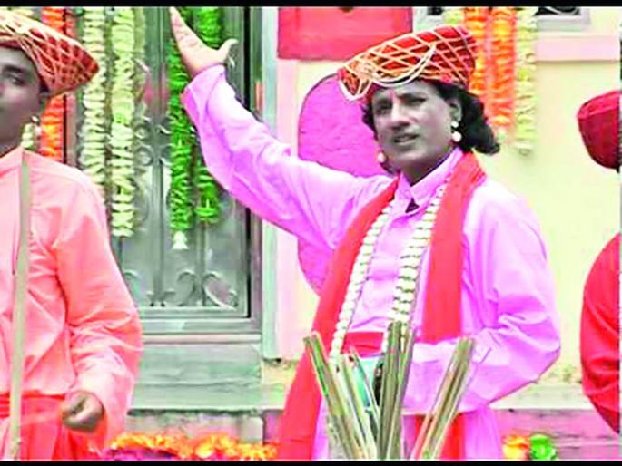 Why do folk artists in the oral tradition become the masters of neglect? | दृष्टिकोन : मौखिक परंपरेतील लोककलावंत उपेक्षेचे धनी का ठरतात? Why do folk artists in the oral tradition become the masters of neglect? | दृष्टिकोन : मौखिक परंपरेतील लोककलावंत उपेक्षेचे धनी का ठरतात?