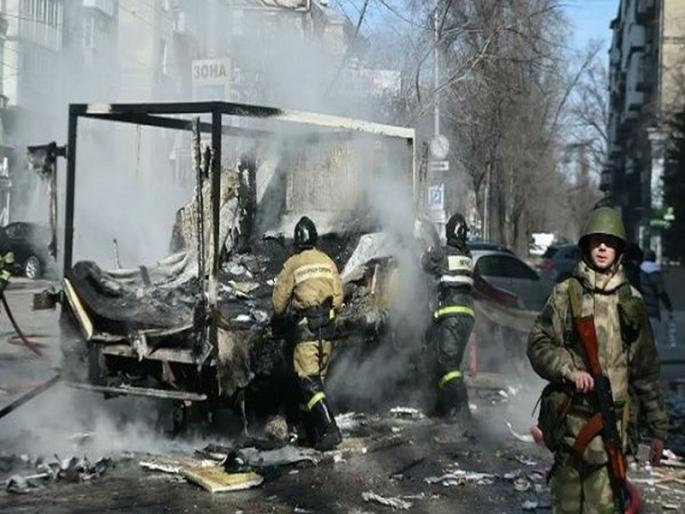 20 killed in Danetsk missile attack; Ukraine and Russia attack each other | डाेनेत्स्कमध्ये क्षेपणास्त्र हल्ल्यात २० जणांचा मृत्यू; युक्रेन आणि रशियाचे एकमेकांवर खापर 20 killed in Danetsk missile attack; Ukraine and Russia attack each other | डाेनेत्स्कमध्ये क्षेपणास्त्र हल्ल्यात २० जणांचा मृत्यू; युक्रेन आणि रशियाचे एकमेकांवर खापर