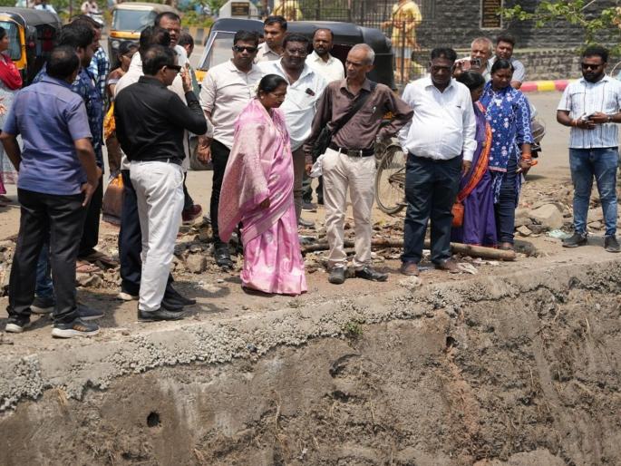 Sulabha Gaikwad, wife of MLA Ganpat Gaikwad, inspected the drainage | आमदार गणपत गायकवाड यांच्या पत्नी सुलभा गायकवाड यांनी केली नालेसफाईची पाहणी Sulabha Gaikwad, wife of MLA Ganpat Gaikwad, inspected the drainage | आमदार गणपत गायकवाड यांच्या पत्नी सुलभा गायकवाड यांनी केली नालेसफाईची पाहणी