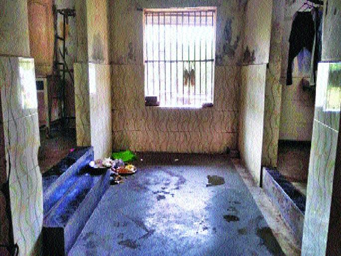 'BDD' hostel is dangerous, basic amenities | ‘बीडीडी’ वसतिगृह धोकादायक, मूलभूत सुविधांची वानवा 'BDD' hostel is dangerous, basic amenities | ‘बीडीडी’ वसतिगृह धोकादायक, मूलभूत सुविधांची वानवा