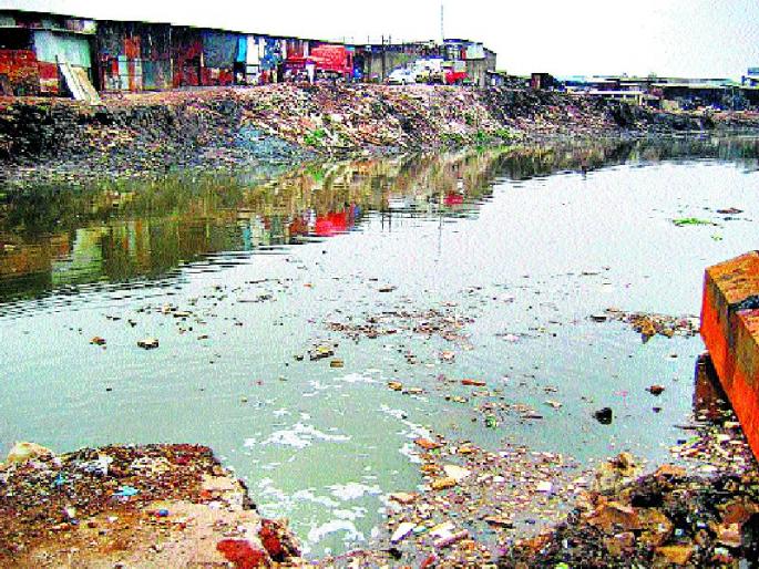 Complete the rainy season by April, the Commissioner's warning | पावसाळी कामे एप्रिलपर्यंत पूर्ण करा, आयुक्तांची ताकीद  Complete the rainy season by April, the Commissioner's warning | पावसाळी कामे एप्रिलपर्यंत पूर्ण करा, आयुक्तांची ताकीद
