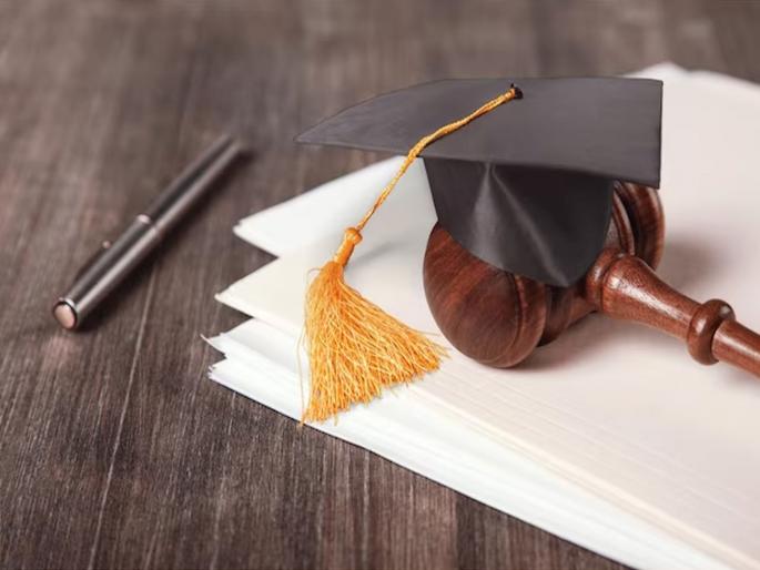 Record 91 thousand applications for LLB; Cutoff will be higher as competition will increase; Increase of ten thousand from last year | एलएलबीसाठी विक्रमी ९१ हजार अर्ज; स्पर्धा वाढणार असल्याने कटऑफ अधिक राहणार; गेल्या वर्षीपेक्षा दहा हजारांनी वाढ Record 91 thousand applications for LLB; Cutoff will be higher as competition will increase; Increase of ten thousand from last year | एलएलबीसाठी विक्रमी ९१ हजार अर्ज; स्पर्धा वाढणार असल्याने कटऑफ अधिक राहणार; गेल्या वर्षीपेक्षा दहा हजारांनी वाढ