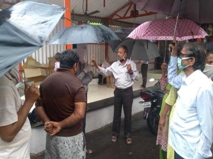 Agitated citizens of MIDC in Dombivali against Mahavitaran | महावितरण विरोधात डोंबिवलीमध्ये एमआयडीसीच्या त्रस्त नागरिकांचे आंदोलन