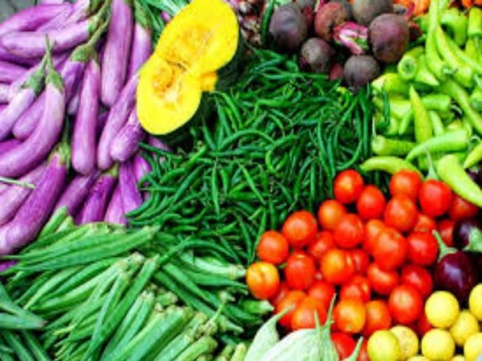 Does the sanitizer wash vegetables and fruits? Beware; Appeal to medical experts | सॅनिटायझरने भाज्या, फळे धुताय? खबरदार; वैद्यकीय तज्ज्ञांचे आवाहन Does the sanitizer wash vegetables and fruits? Beware; Appeal to medical experts | सॅनिटायझरने भाज्या, फळे धुताय? खबरदार; वैद्यकीय तज्ज्ञांचे आवाहन