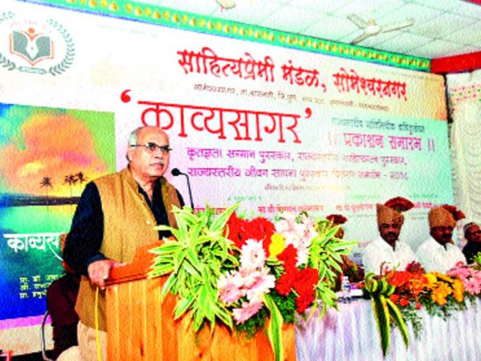 Humanitarian thought can save the country - Laxmikant Deshmukh | मानवतावादाचे विचार देशाला तारू शकतील - लक्ष्मीकांत देशमुख Humanitarian thought can save the country - Laxmikant Deshmukh | मानवतावादाचे विचार देशाला तारू शकतील - लक्ष्मीकांत देशमुख