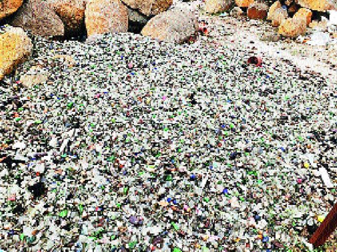 bio-medical waste, danger of citizens' health | मुठा किनारी जैववैद्यकीय कचरा, नागरिकांचे आरोग्य धोक्यात bio-medical waste, danger of citizens' health | मुठा किनारी जैववैद्यकीय कचरा, नागरिकांचे आरोग्य धोक्यात