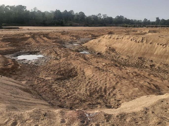 illegal sand extraction from river in etapalli tehsil | एकही अधिकृत रेतीघाट नाही, तरीही सर्रास काढली जाते रेती illegal sand extraction from river in etapalli tehsil | एकही अधिकृत रेतीघाट नाही, तरीही सर्रास काढली जाते रेती