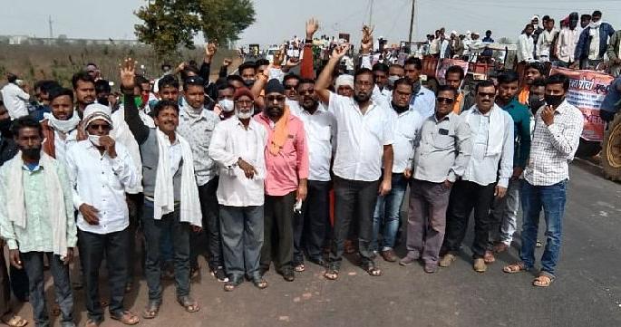 Five thousand farmers agitation with a tractor for 24 hours electricity | २४ तास विजेसाठी पाच हजार शेतकऱ्यांचा ट्रॅक्टरसह निघाला माेर्चा Five thousand farmers agitation with a tractor for 24 hours electricity | २४ तास विजेसाठी पाच हजार शेतकऱ्यांचा ट्रॅक्टरसह निघाला माेर्चा