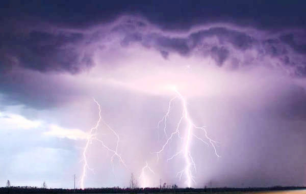 Heavy rains accompanied by thunders of lightning in the municipal district | नगर जिल्ह्यात विजांच्या कडकडाटासह मुसळधार पाऊस Heavy rains accompanied by thunders of lightning in the municipal district | नगर जिल्ह्यात विजांच्या कडकडाटासह मुसळधार पाऊस