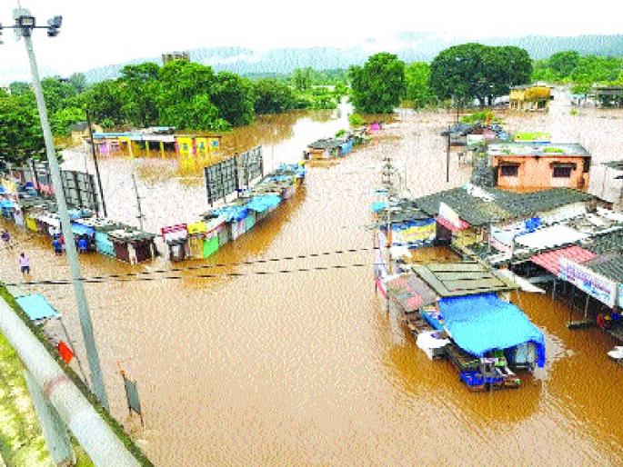 The compensation paid to the victims | नुकसानग्रस्तांना देणार भरपाई , महसूल यंत्रणेने केले पंचनामे