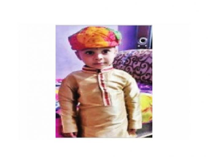 A gate nut came loose and a 5-year-old boy died after the gate fell on him while playing over it | खेळताना 'स्लायडिंग गेट' चिमुकल्याच्या अंगावर पडला; किंकाळ्या ऐकून कुटुंबीय धावत बाहेर आले पण.. A gate nut came loose and a 5-year-old boy died after the gate fell on him while playing over it | खेळताना 'स्लायडिंग गेट' चिमुकल्याच्या अंगावर पडला; किंकाळ्या ऐकून कुटुंबीय धावत बाहेर आले पण..