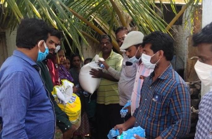 Coronavirus: Jinklans brother ... Two siblings sold a lot of land to satisfy the hunger of the poor and laborers in lockdon karnataka kollar MMG | Coronavirus: जिंकलंस भावा... गरिब अन् मजूरांची भूक भागवण्याठी दोन भावंडांनी चक्क जमीनच विकली
