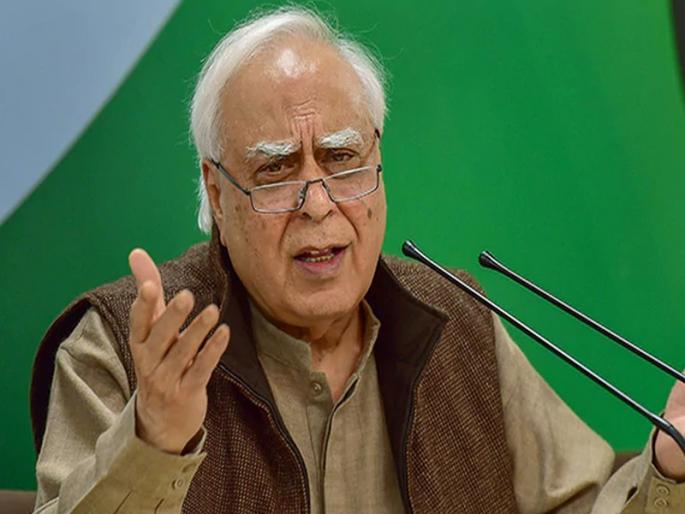 Congress Leader Kapil Sibal speaks the language of BJP, Sangh; Congress leaders targeted for remarks against Gandhi family | कपिल सिब्बल भाजपा अन् संघाची भाषा बोलताहेत, काँग्रेस नेत्यांची परखड टीका