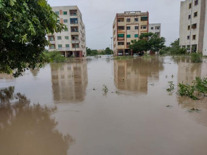 The floodwaters receded; Plot rates fell in Akola city | पुराचे पाणी शिरताच डाेळे उघडले; भूखंडांचे दर घसरले The floodwaters receded; Plot rates fell in Akola city | पुराचे पाणी शिरताच डाेळे उघडले; भूखंडांचे दर घसरले