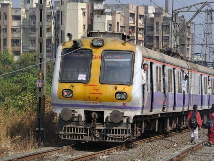 Mumbai Train Update central and harbour railway traffic disrupted | Mumbai Train Update : मध्य आणि हार्बरमार्गावर लोकलचा खोळंबा, प्रवाशांचे हाल Mumbai Train Update central and harbour railway traffic disrupted | Mumbai Train Update : मध्य आणि हार्बरमार्गावर लोकलचा खोळंबा, प्रवाशांचे हाल