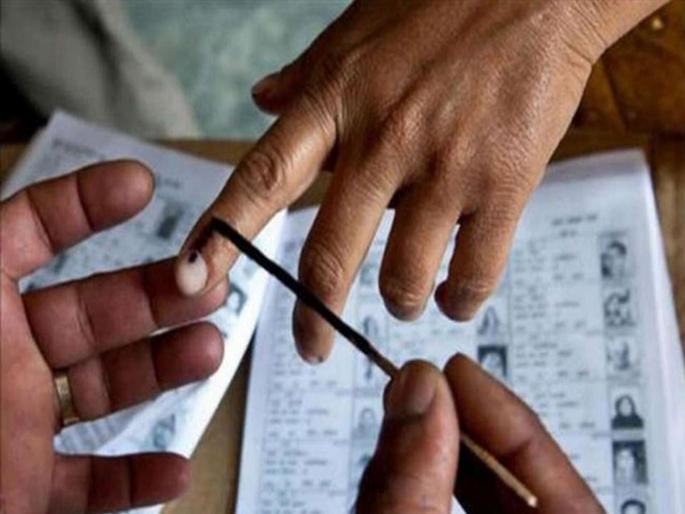 Out of 247 municipal councils, 125 mayoral posts are reserved for women; while out of 147 municipal panchayats, 73 are reserved for women. | २४७ नगरपरिषदांमध्ये १२५ नगराध्यक्षपदे महिलांसाठी; तर १४७ नगरपंचायतींमध्ये ७३ महिलांसाठी राखीव 