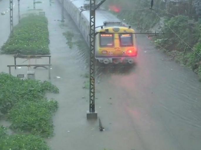 mumbai rain update trains delayed heavy overnight rain mumbai thane floods tracks | Mumbai Train Update : मुसळधार पावसाचा मध्य रेल्वेला फटका, वाहतूक उशिराने mumbai rain update trains delayed heavy overnight rain mumbai thane floods tracks | Mumbai Train Update : मुसळधार पावसाचा मध्य रेल्वेला फटका, वाहतूक उशिराने