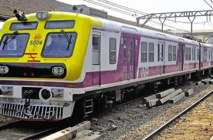 Great relief to the employees of the essential services, 150 rounds of local trains will be increased on the Western Railway | अत्यावश्यक सेवेतील कर्मचाऱ्यांना मोठा दिलासा, पश्चिम रेल्वेवर वाढणार लोकलच्या १५० फेऱ्या Great relief to the employees of the essential services, 150 rounds of local trains will be increased on the Western Railway | अत्यावश्यक सेवेतील कर्मचाऱ्यांना मोठा दिलासा, पश्चिम रेल्वेवर वाढणार लोकलच्या १५० फेऱ्या