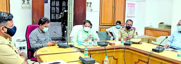 A little relief from the restrictions in Nagpur, sanctioning shops alone | नागपुरात निर्बंधांपासून थोडा दिलासा, एकट्या दुकानांना मंजुरी A little relief from the restrictions in Nagpur, sanctioning shops alone | नागपुरात निर्बंधांपासून थोडा दिलासा, एकट्या दुकानांना मंजुरी