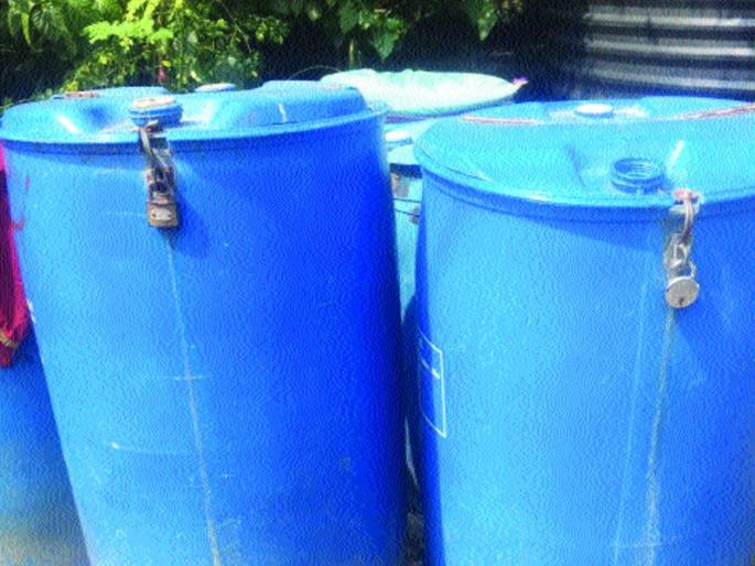 Water in the Naigata is locked. Locks, stop waterborne | नायगावात पाणी झाले ‘कुलूप बंद, पाणीबाणीचा असाही परिणाम