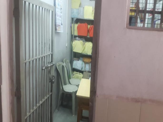 Lockup is used to keep files of crime and ornament | लॉकअपचा वापर होतोय गुन्ह्यांच्या फायली अन् मुद्देमाल ठेवण्यासाठी Lockup is used to keep files of crime and ornament | लॉकअपचा वापर होतोय गुन्ह्यांच्या फायली अन् मुद्देमाल ठेवण्यासाठी