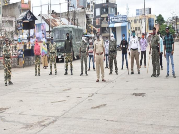 Lockdown: Everything is closed on the first day of curfew in Hingoli | Lockdown : हिंगोलीत संचारबंदीच्या पहिल्या दिवशी शुकशुकाट Lockdown: Everything is closed on the first day of curfew in Hingoli | Lockdown : हिंगोलीत संचारबंदीच्या पहिल्या दिवशी शुकशुकाट