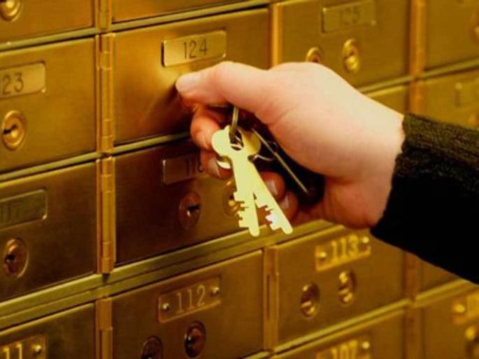 Will the bank compensate if it is stolen in the bank's locker? | बॅँकेच्या लॉकरमध्येच चोरी झाली तर बॅँक नुकसान भरपाई देईल का? Will the bank compensate if it is stolen in the bank's locker? | बॅँकेच्या लॉकरमध्येच चोरी झाली तर बॅँक नुकसान भरपाई देईल का?