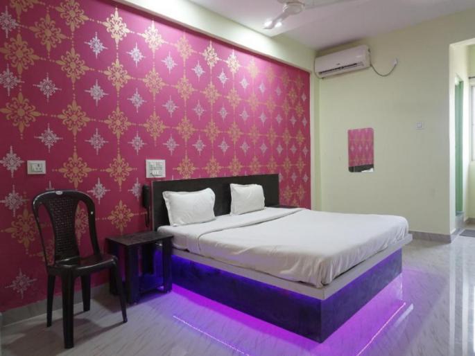 Prostitution in lodges exposed; Rescue of two women | लॉजमधील वेश्या व्यवसायाचा पर्दाफाश; दोन महिलांची सुटका Prostitution in lodges exposed; Rescue of two women | लॉजमधील वेश्या व्यवसायाचा पर्दाफाश; दोन महिलांची सुटका