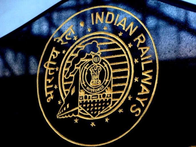 Central Railway got a bang from the junk; 483 crores was gambled | मध्य रेल्वेला मिळाले कबाडातून घबाड; ४८३ कोटींचा झाला जुगाड Central Railway got a bang from the junk; 483 crores was gambled | मध्य रेल्वेला मिळाले कबाडातून घबाड; ४८३ कोटींचा झाला जुगाड