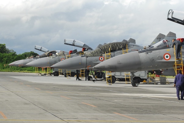 Southern Command ready; Lhagaon airport alert | सदर्न कमांडही सज्ज; लोहगाव विमानतळावर अ‍ॅलर्ट