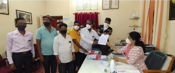 Allow folk artists to present art, statement to prefect | लोककलाकाराना कला सादर करण्याची परवानगी द्या, प्रांताधिकाऱ्याना निवेदन Allow folk artists to present art, statement to prefect | लोककलाकाराना कला सादर करण्याची परवानगी द्या, प्रांताधिकाऱ्याना निवेदन