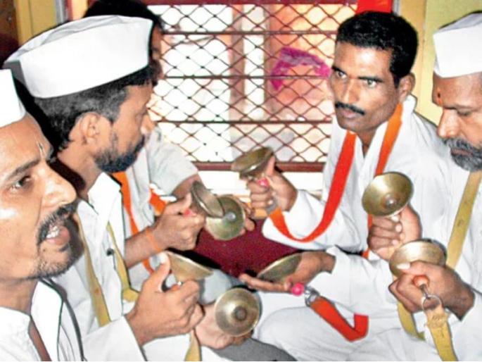 How appropriate is it to sing psalms on a local, bus journey? See if he has a science ... | लोकल, बस प्रवासात स्तोत्रवाचन करणे कितपत योग्य आहे? त्याला शास्त्राधार आहे का पाहा... How appropriate is it to sing psalms on a local, bus journey? See if he has a science ... | लोकल, बस प्रवासात स्तोत्रवाचन करणे कितपत योग्य आहे? त्याला शास्त्राधार आहे का पाहा...