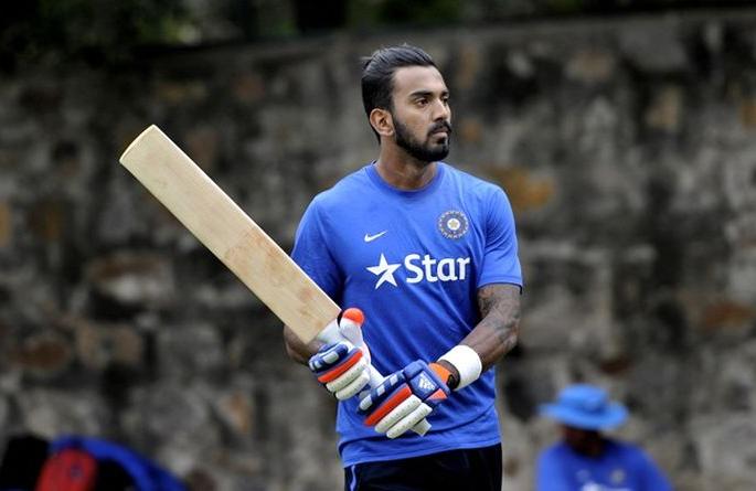 IND vs AUS: why Lokesh Rahul in ODI team? netizens ask question to bcci | IND vs AUS : राहुलची कारकीर्द संपलीय, मग त्याला संघांत घेण्याचा अट्टाहास का? नेटिझन्सचा संतप्त सवाल 