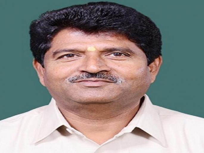 Shiv Sena MP enters Lokhande's bungalow at Shrirampur and insults him | शिवसेनेचे खासदार लोखंडे यांच्या श्रीरामपूर येथील बंगल्यात घुसून शिवीगाळ, सुरक्षारक्षकाला धक्काबुक्की Shiv Sena MP enters Lokhande's bungalow at Shrirampur and insults him | शिवसेनेचे खासदार लोखंडे यांच्या श्रीरामपूर येथील बंगल्यात घुसून शिवीगाळ, सुरक्षारक्षकाला धक्काबुक्की