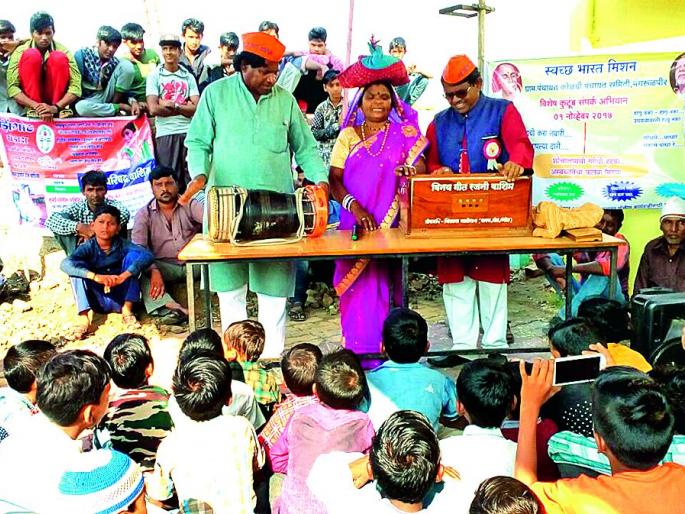 'Alarms' of publicists across the district | जिल्हाभरात लोककलावंतांचा ‘गजर’ 'Alarms' of publicists across the district | जिल्हाभरात लोककलावंतांचा ‘गजर’