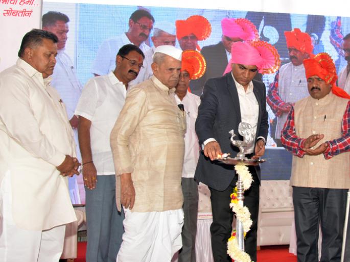 The farmers of the district overcome the drought due to the power of perseverance and wrists; Rajendra Bharud's opinion | जिद्द, चिकाटी अन् मनगटातील ताकदीच्या जोरावर जिल्ह्यातील शेतकºयांनी केली दुष्काळावर मात; राजेंद्र भारूड याचे मत