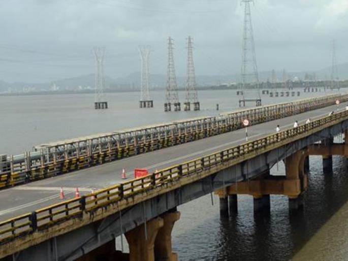 Villagers fight for 17 years for a bridge | अबब! एका पुलासाठी गावकऱ्यांचा 17 वर्षांपासून लढा Villagers fight for 17 years for a bridge | अबब! एका पुलासाठी गावकऱ्यांचा 17 वर्षांपासून लढा