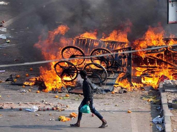 During the marriage at home burned everything in violence | Delhi Violence : वरात येणार म्हणून मिठाई तयार होती, मात्र काही क्षणात सर्वकाही जळून खाक झालं During the marriage at home burned everything in violence | Delhi Violence : वरात येणार म्हणून मिठाई तयार होती, मात्र काही क्षणात सर्वकाही जळून खाक झालं