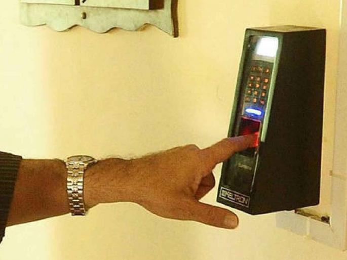 'Dutyper App' is only in name; salary is deducted based on signature | 'ड्यूटीपर ॲप' केवळ नावालाच; सहीवरूनच काढले जाते वेतन 'Dutyper App' is only in name; salary is deducted based on signature | 'ड्यूटीपर ॲप' केवळ नावालाच; सहीवरूनच काढले जाते वेतन