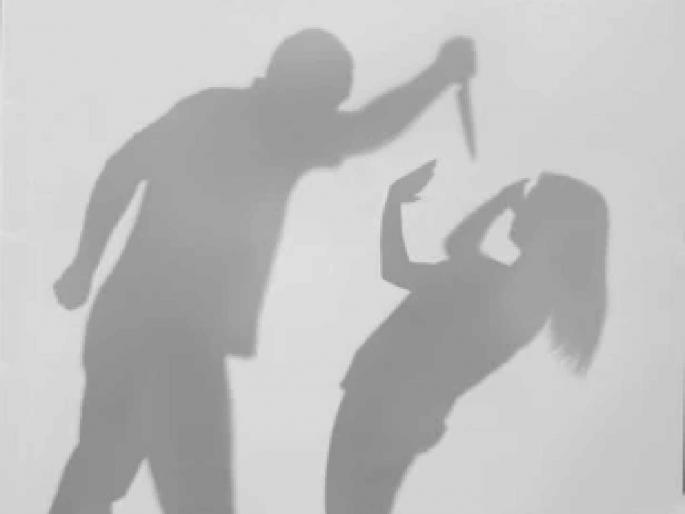 Suspecting character, husband kills wife by stabbing her with sword | चारित्र्यावर संशय, तलवारीने वार करून पतीने केली पत्नीची हत्या Suspecting character, husband kills wife by stabbing her with sword | चारित्र्यावर संशय, तलवारीने वार करून पतीने केली पत्नीची हत्या