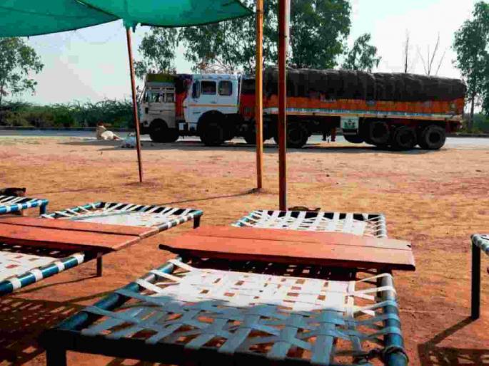 As many stops as there are on the highway; Who has the licenses of 'food'? | हायवेवर जेवढे स्टॉप तेवढेच ढाबे; 'अन्ना'चे परवाने कोणाकडे ? As many stops as there are on the highway; Who has the licenses of 'food'? | हायवेवर जेवढे स्टॉप तेवढेच ढाबे; 'अन्ना'चे परवाने कोणाकडे ?