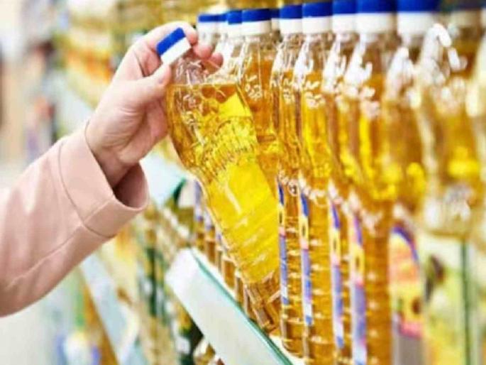 Edible oil rates from Rs 110 to Rs 145 within a month | महिनाभरात खाद्यतेलाचे दर ११० वरून १४५ रूपयांवर; महागाईचा तडका Edible oil rates from Rs 110 to Rs 145 within a month | महिनाभरात खाद्यतेलाचे दर ११० वरून १४५ रूपयांवर; महागाईचा तडका