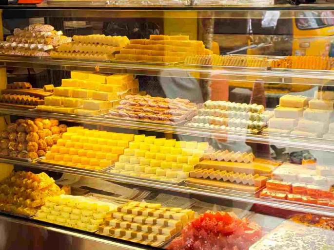 Dairy desserts are not inspected; The number of people selling adulterated food has increased | डेअरीमधील मिष्ठान्नाची तपासणीच नाही; भेसळयुक्त पदार्थ विक्री करणाऱ्यांची संख्या वाढली Dairy desserts are not inspected; The number of people selling adulterated food has increased | डेअरीमधील मिष्ठान्नाची तपासणीच नाही; भेसळयुक्त पदार्थ विक्री करणाऱ्यांची संख्या वाढली