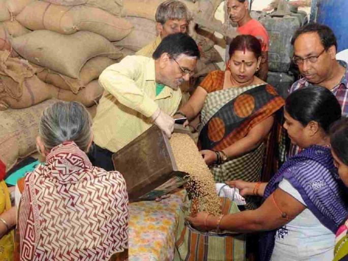 Ration shopkeepers of the district insist on strike; Demand for increase in commission and also improvement in margin | जिल्ह्यातील रेशन दुकानदार संपावर ठाम; कमिशनमध्ये वाढ आणि मार्जिन मध्ये देखील सुधारणा करण्याची मागणी Ration shopkeepers of the district insist on strike; Demand for increase in commission and also improvement in margin | जिल्ह्यातील रेशन दुकानदार संपावर ठाम; कमिशनमध्ये वाढ आणि मार्जिन मध्ये देखील सुधारणा करण्याची मागणी