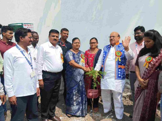 The team of National Tribal Commission learned about the issues and problems of tribals | राष्ट्रीय जनजाती आयोगाच्या चमूने आदिवासींचे प्रश्न, समस्या जाणून घेतल्या The team of National Tribal Commission learned about the issues and problems of tribals | राष्ट्रीय जनजाती आयोगाच्या चमूने आदिवासींचे प्रश्न, समस्या जाणून घेतल्या