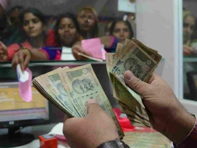Income tax department keeps a close eye on big transactions in banks | बँकांमधील मोठ्या व्यवहारांवर आयकर विभागाची करडी नजर Income tax department keeps a close eye on big transactions in banks | बँकांमधील मोठ्या व्यवहारांवर आयकर विभागाची करडी नजर