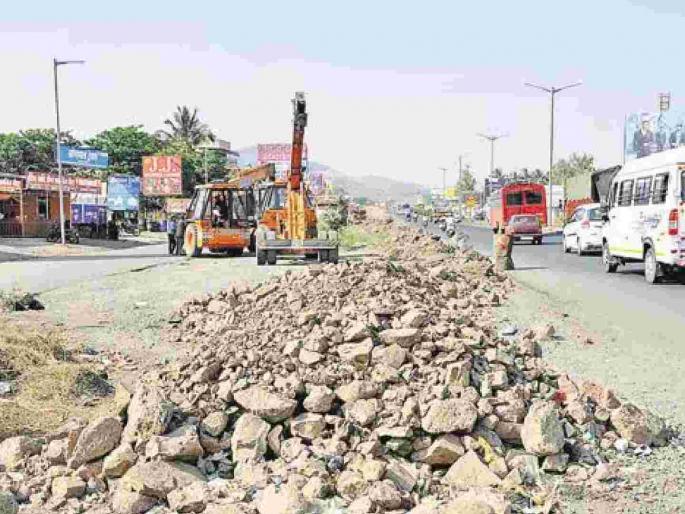 Road work stopped for five months; Citizens suffer | पाच महिन्यांपासून रस्त्याचे काम रखडले; नागरिक त्रस्त Road work stopped for five months; Citizens suffer | पाच महिन्यांपासून रस्त्याचे काम रखडले; नागरिक त्रस्त